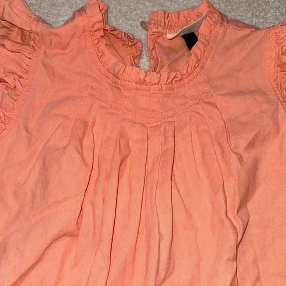Really cute sleeveless ruffle pleated top - Picture 2 of 3